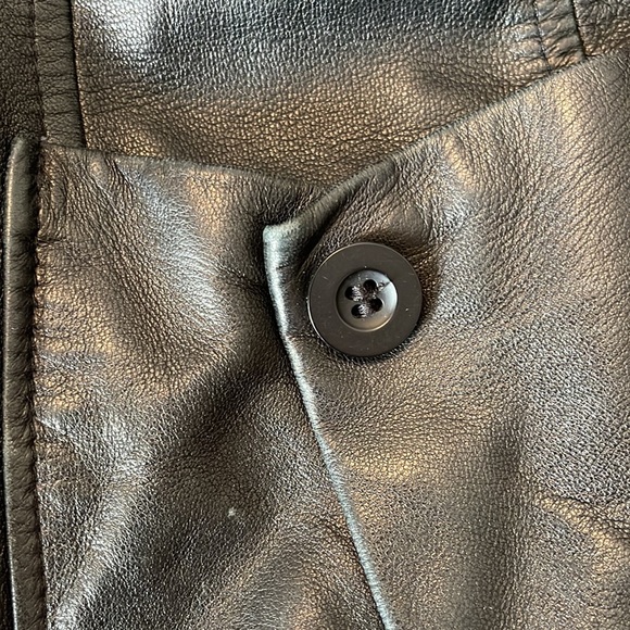 Danier fitted leather blazer - Picture 9 of 10